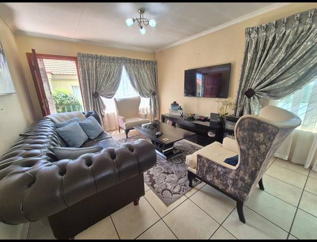 3 BEDROOM TOWNHOUSE FOR SALE IN ELANDSPARK